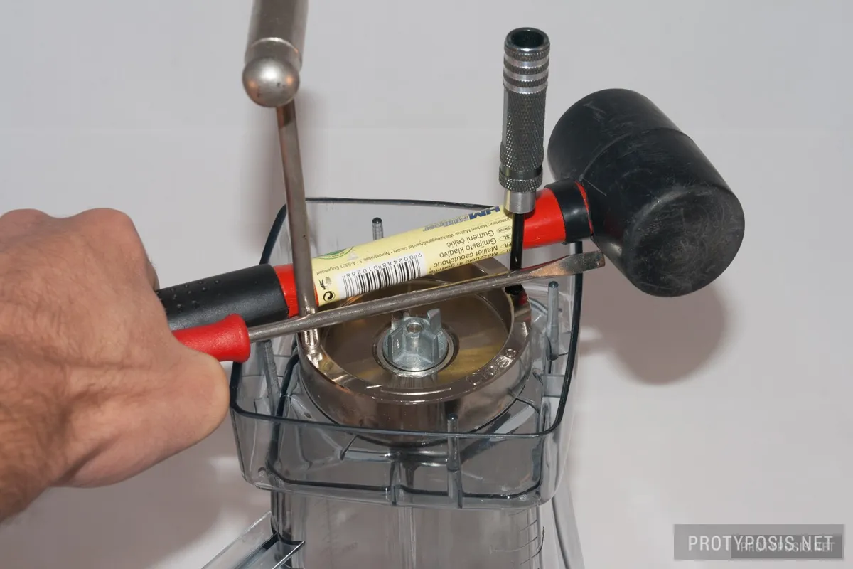 1a) Remove the retainer to get the blade assembly out of the jar