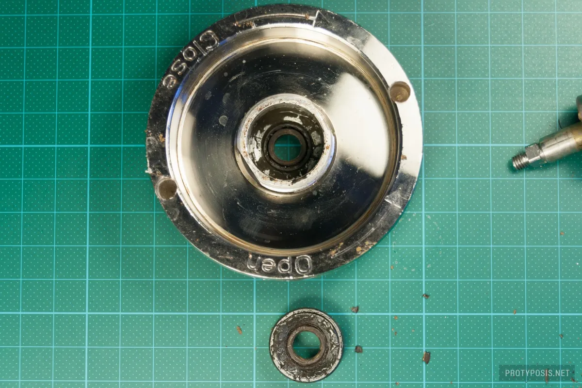 5a) Removing the second bearing from the housing