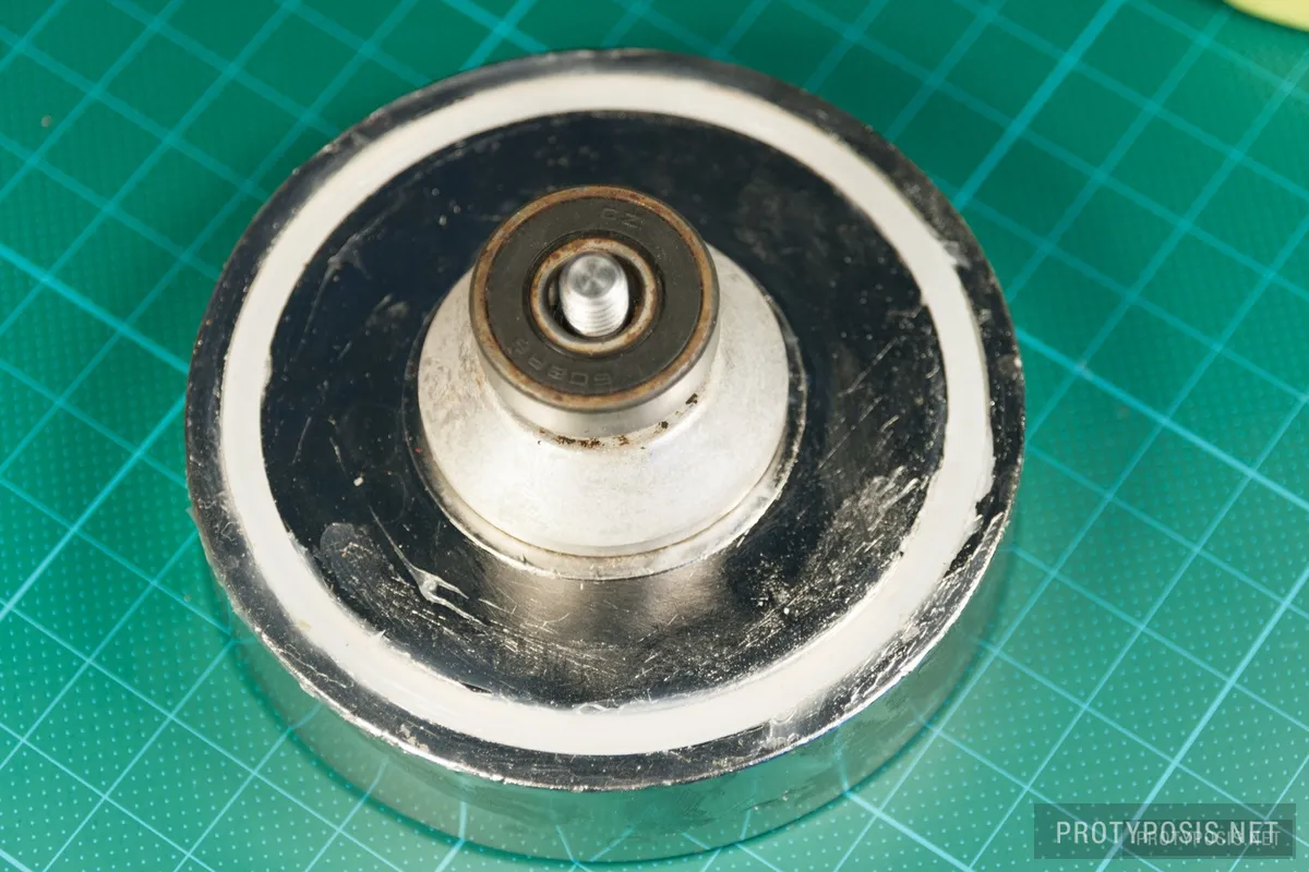 4) Removing the bearing from the axle