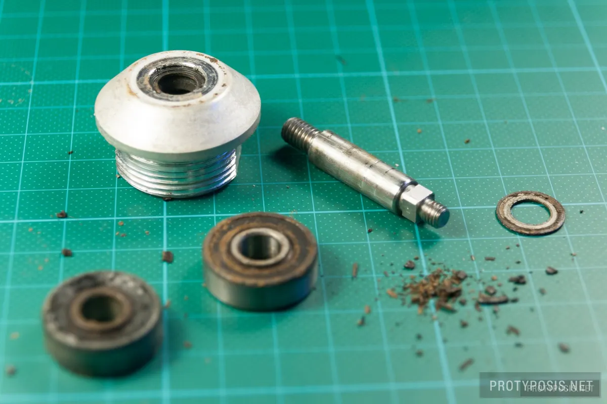 5b) Disassembled bearing housing