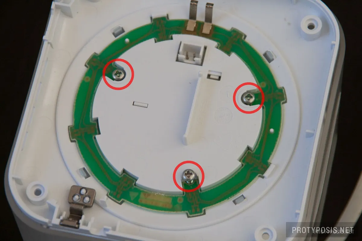 5) Remove 3 screws and take off the plastic plate