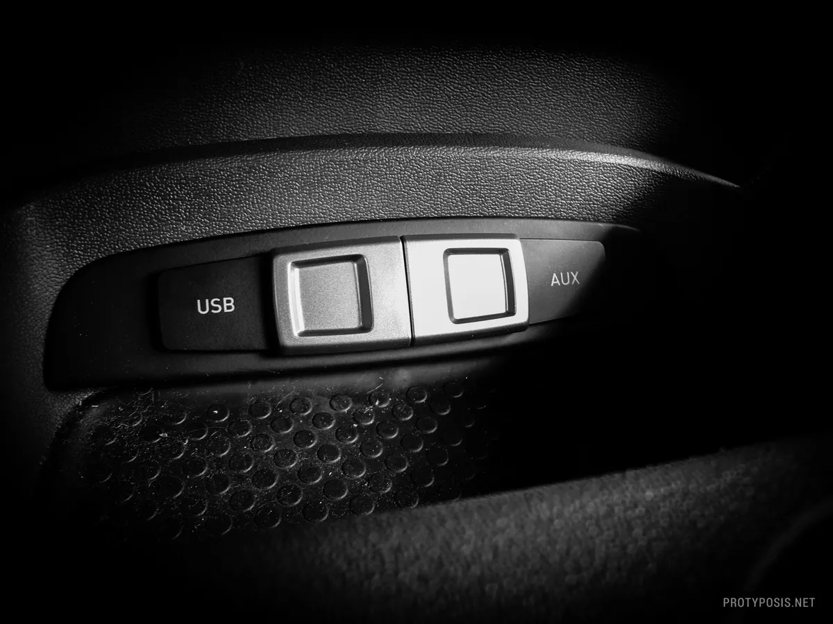 Seat Leon 1P 2010 Facelift AUX Mid-Tones Fix